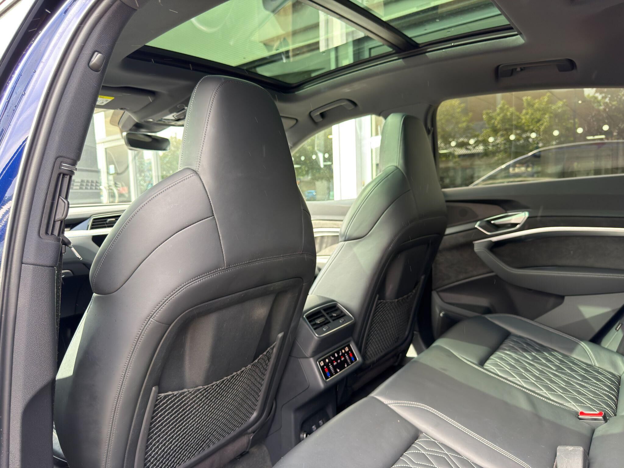 Audi e-tron e-tron Gallery Image