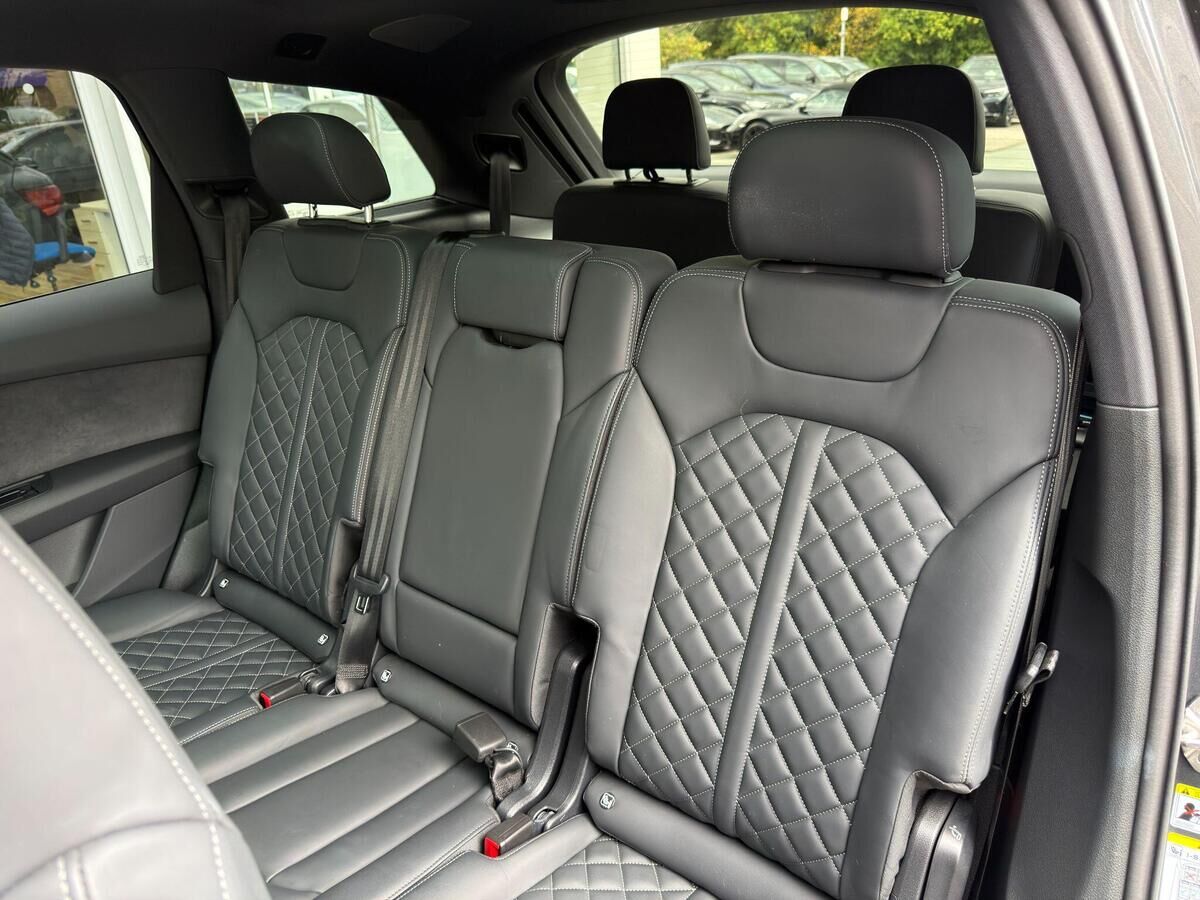 Audi SQ7 SQ7 Gallery Image