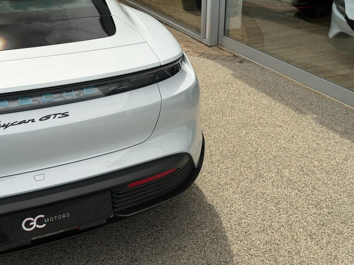 Porsche Taycan Taycan Gallery Image