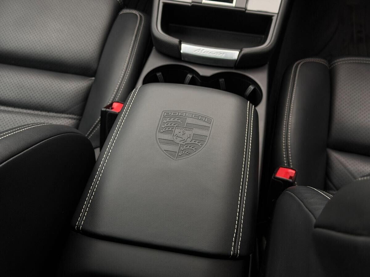 Porsche Macan Macan Gallery Image