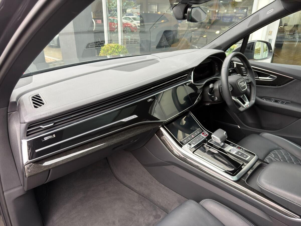 Audi SQ7 SQ7 Gallery Image