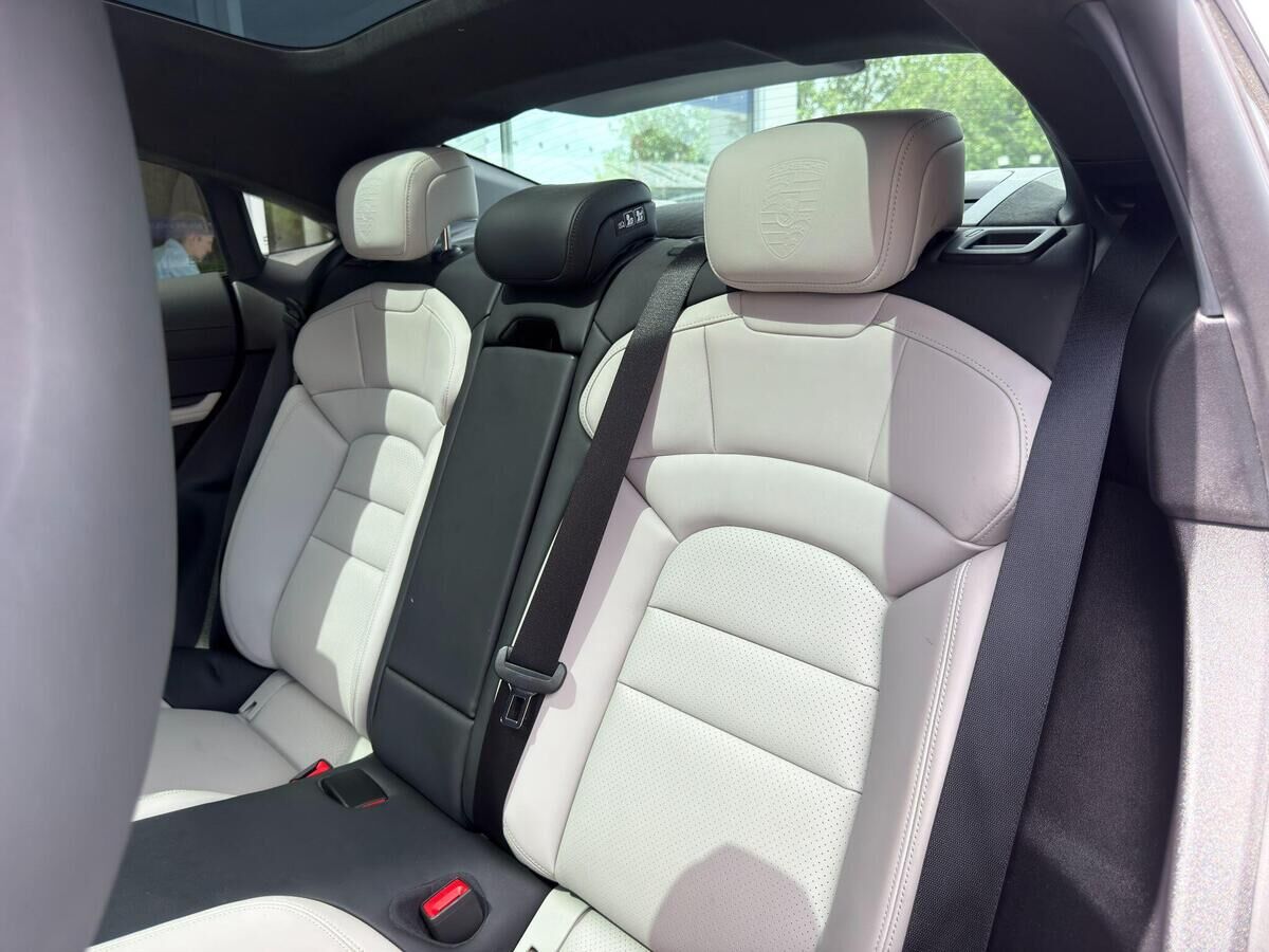 Porsche Taycan Taycan Gallery Image