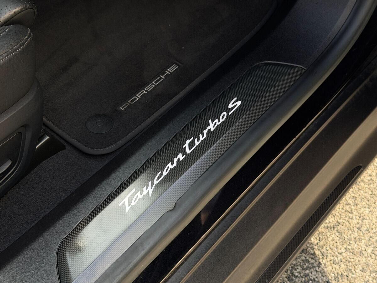 Porsche Taycan Taycan Gallery Image