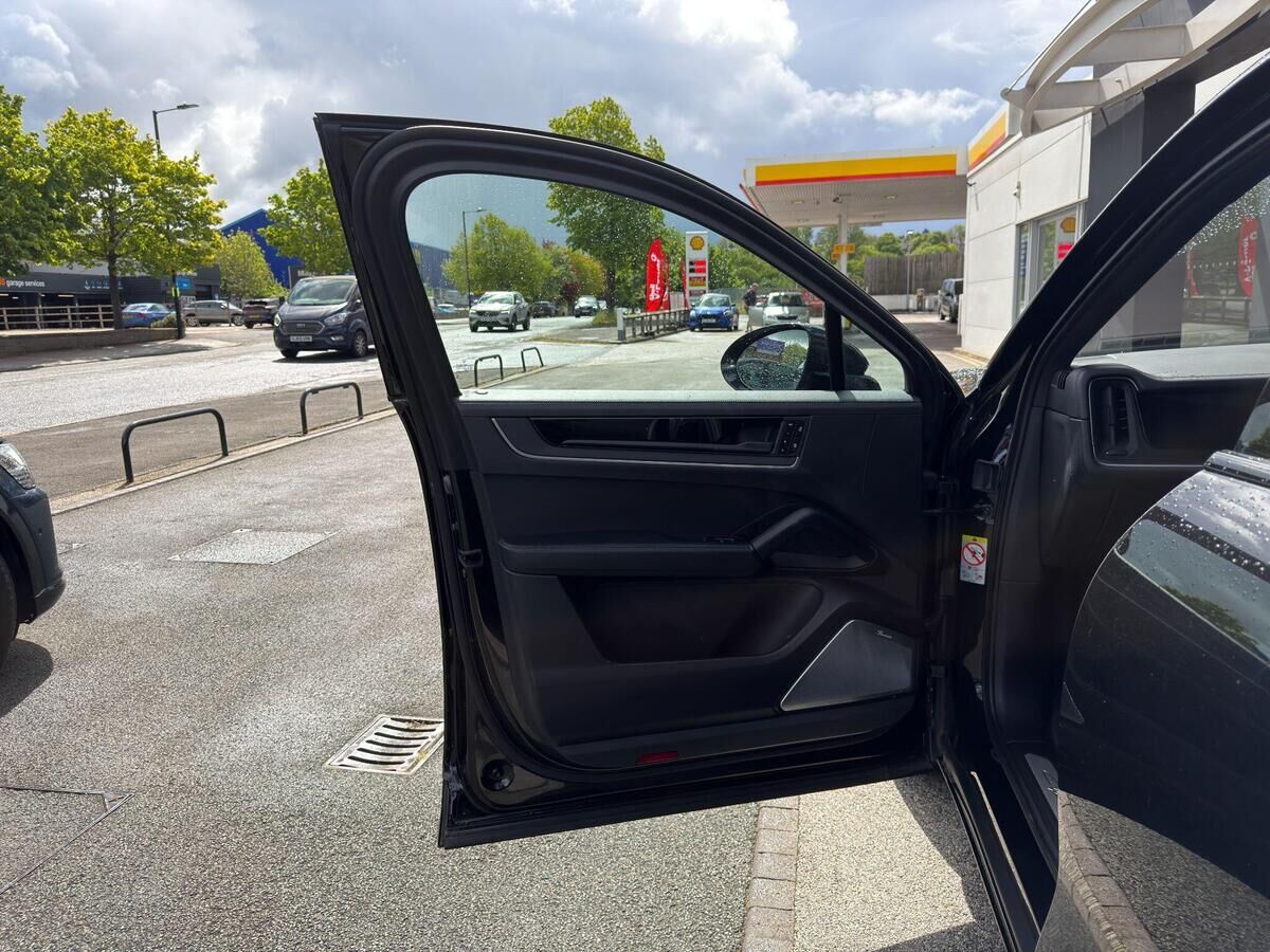 Porsche Cayenne Cayenne Gallery Image