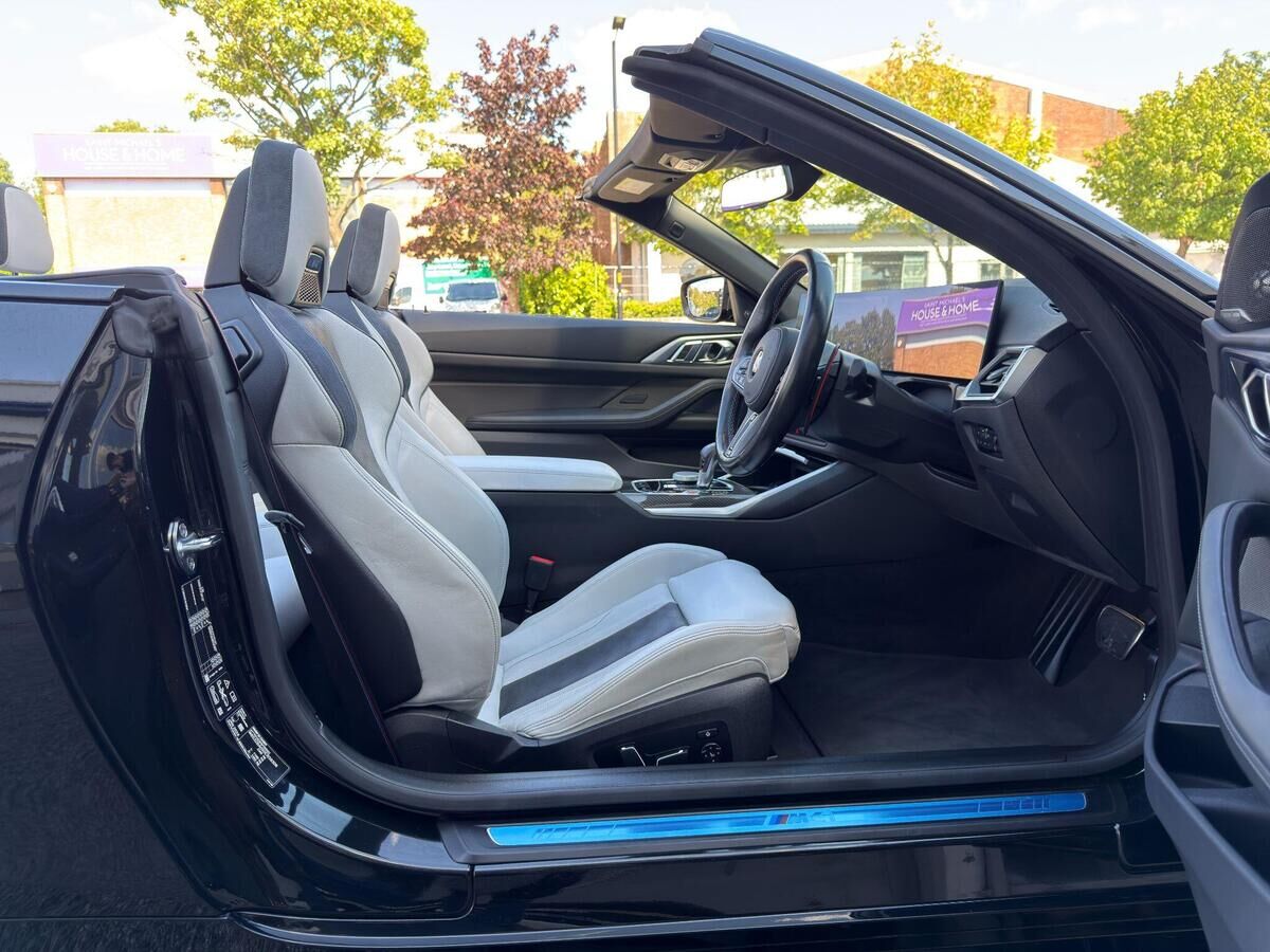BMW M4 M4 Gallery Image