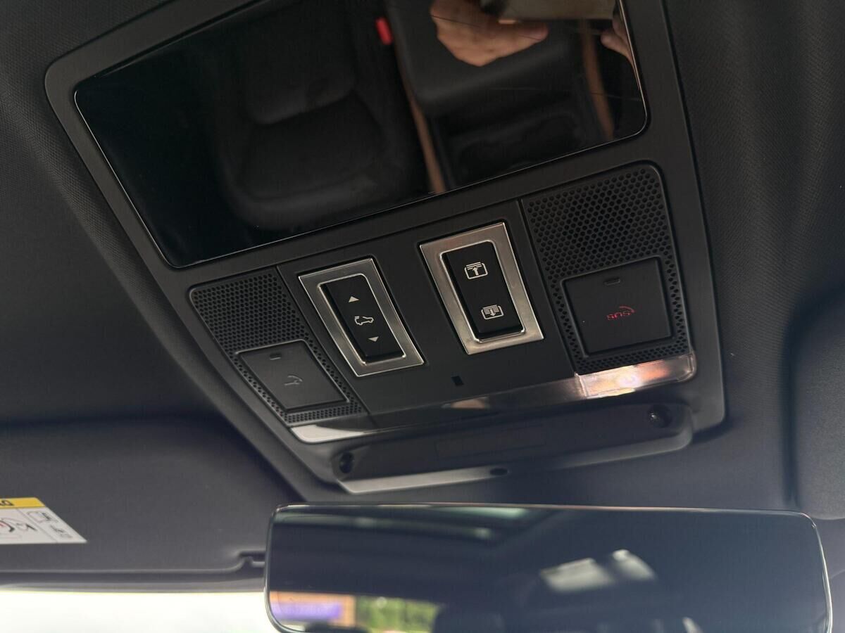 Land Rover Defender 90 Defender 90 Gallery Image