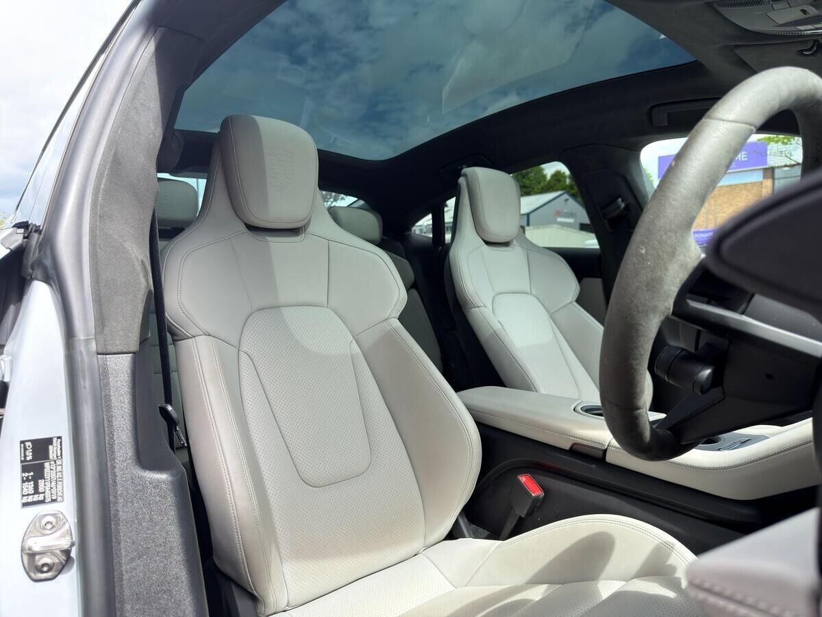 Porsche Taycan Taycan Gallery Image