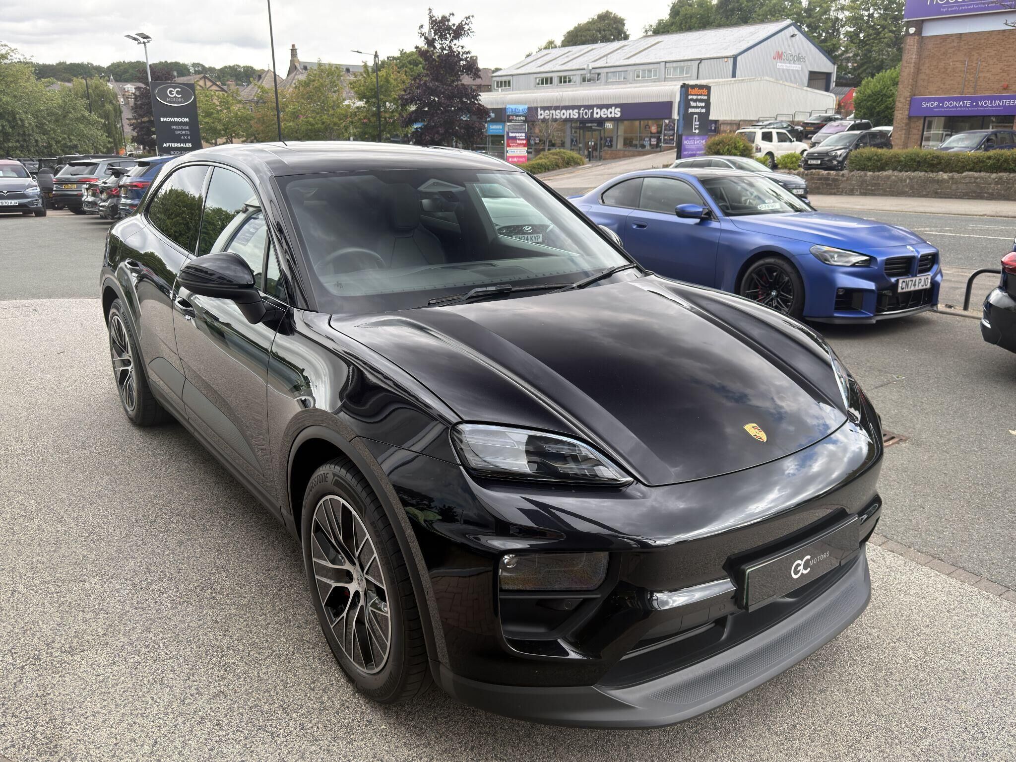 Porsche Macan Macan Gallery Image
