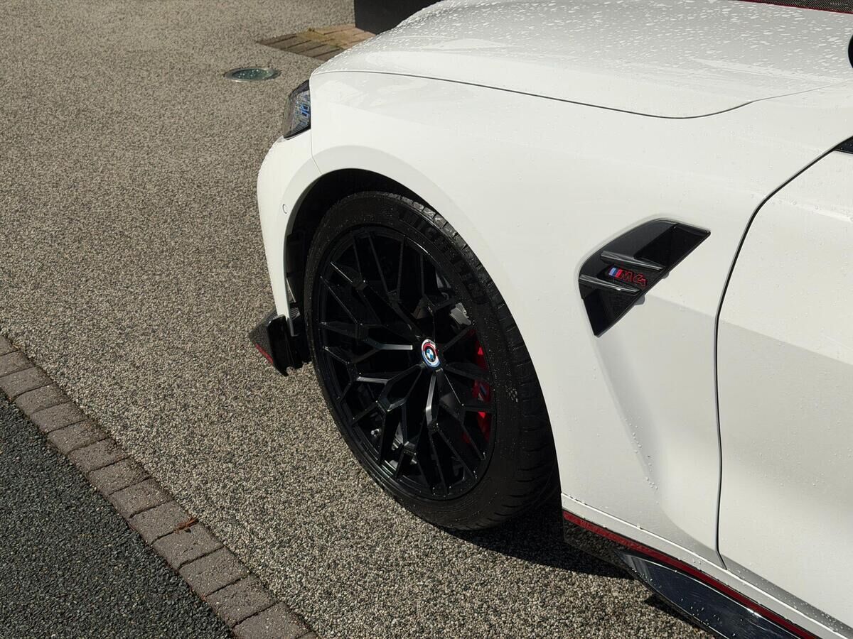 BMW M4 M4 Gallery Image