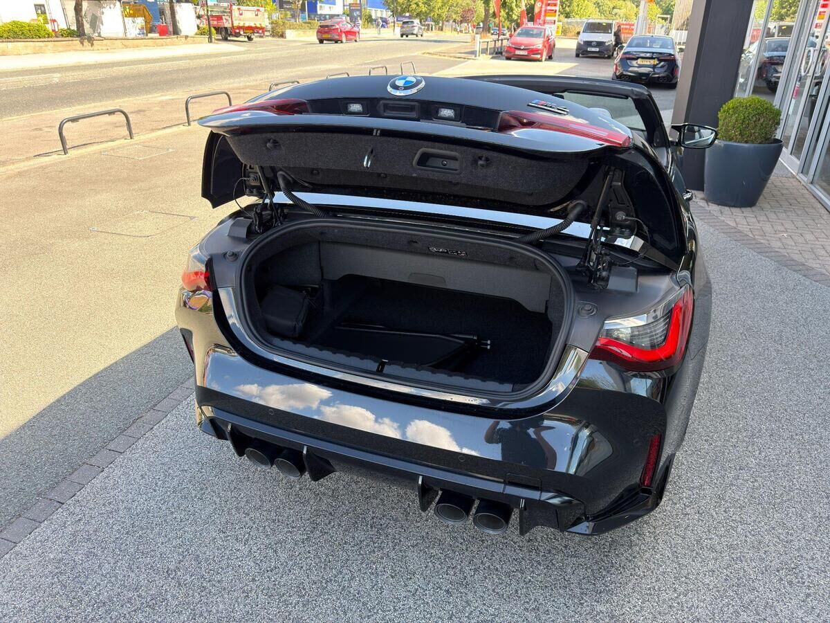BMW M4 M4 Gallery Image