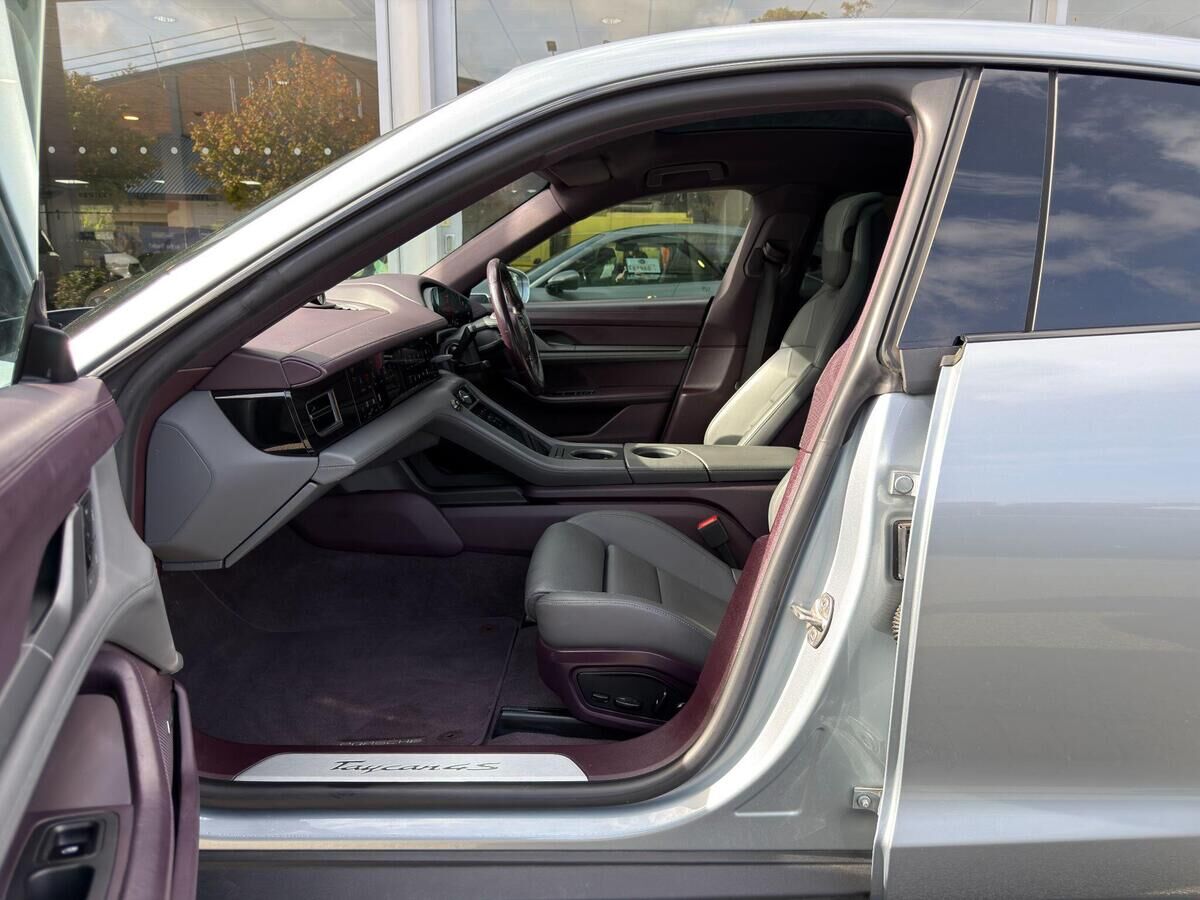 Porsche Taycan Taycan Gallery Image