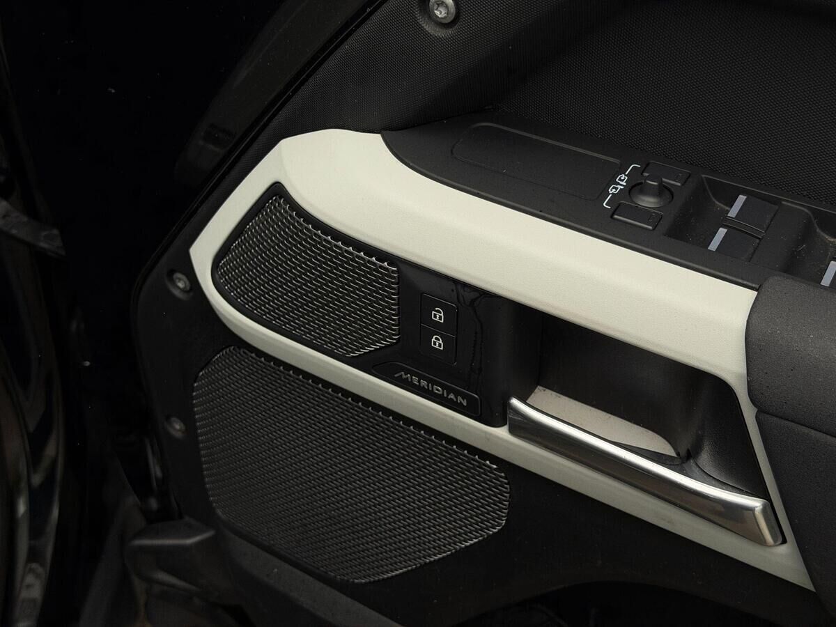 Land Rover Defender 110 Defender 110 Gallery Image