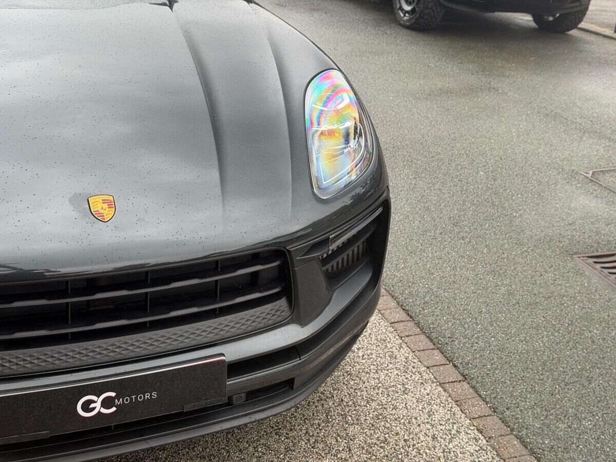 Porsche Macan Macan Gallery Image