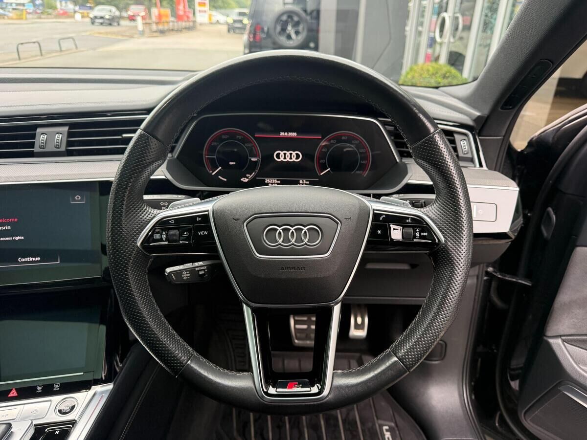 Audi Q8 e-tron Q8 e-tron Gallery Image