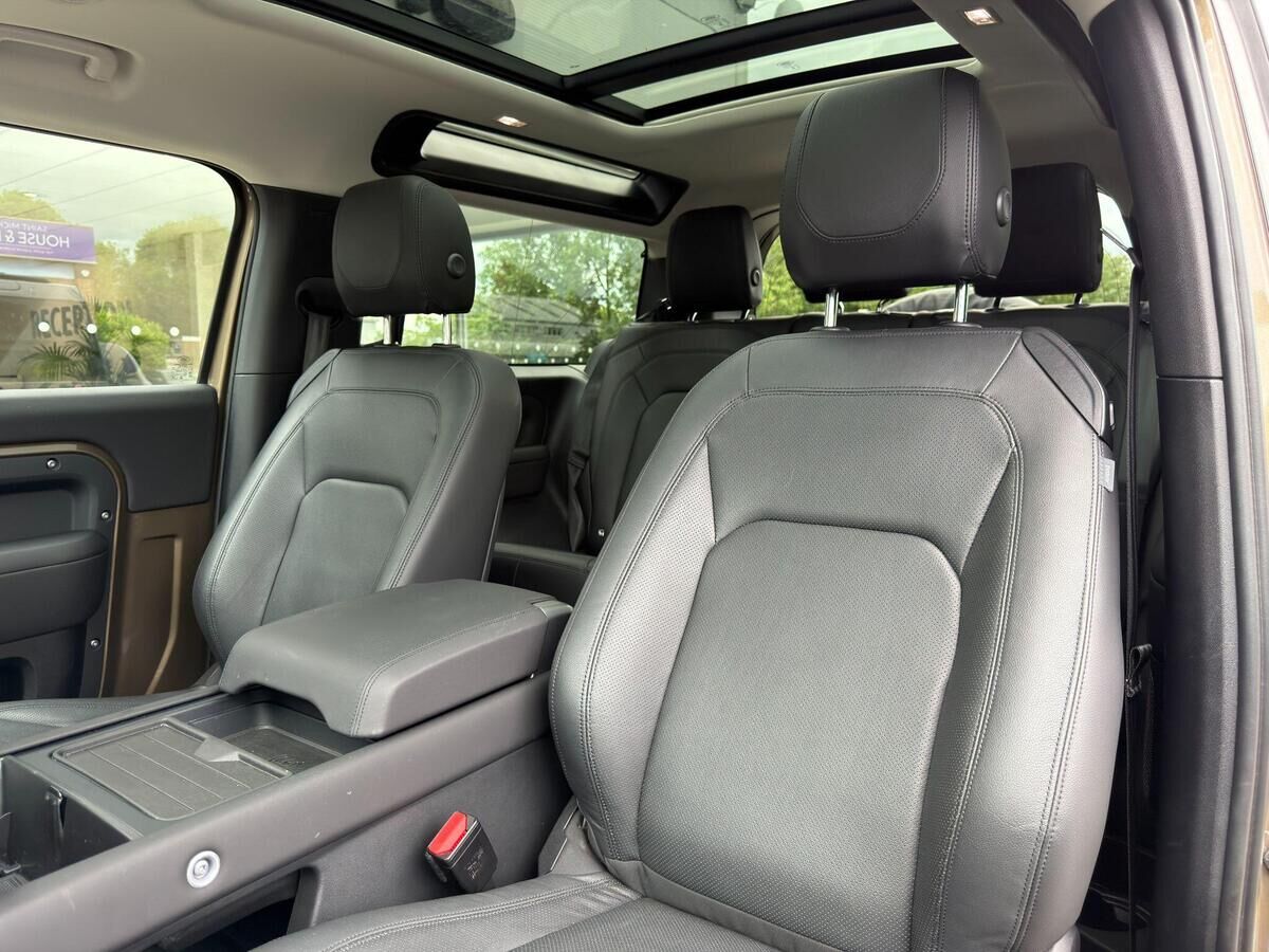 Land Rover Defender 90 Defender 90 Gallery Image