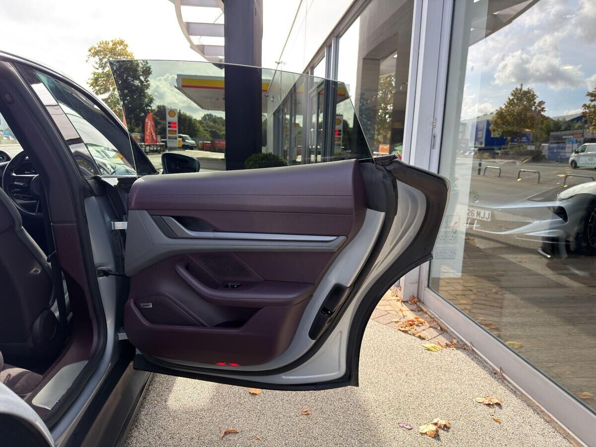 Porsche Taycan Taycan Gallery Image