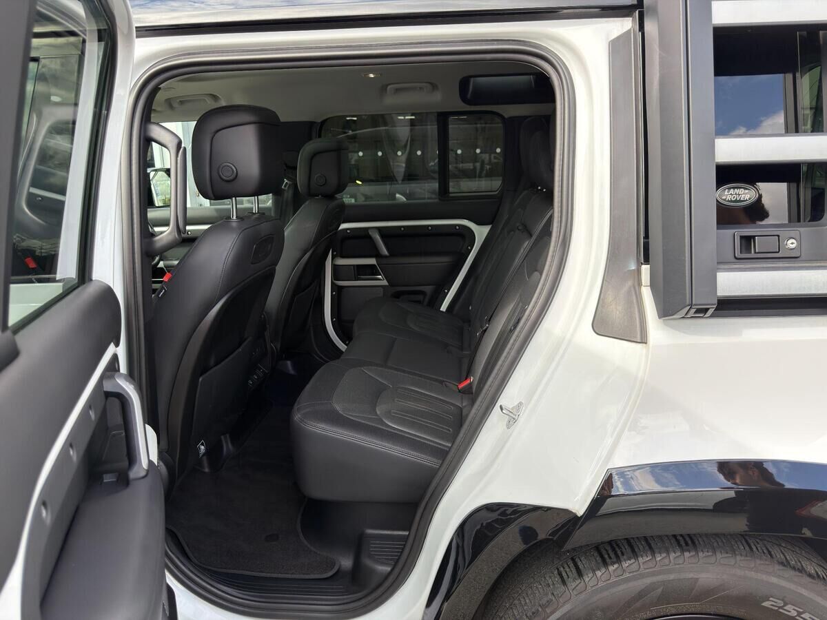 Land Rover Defender 110 Defender 110 Gallery Image