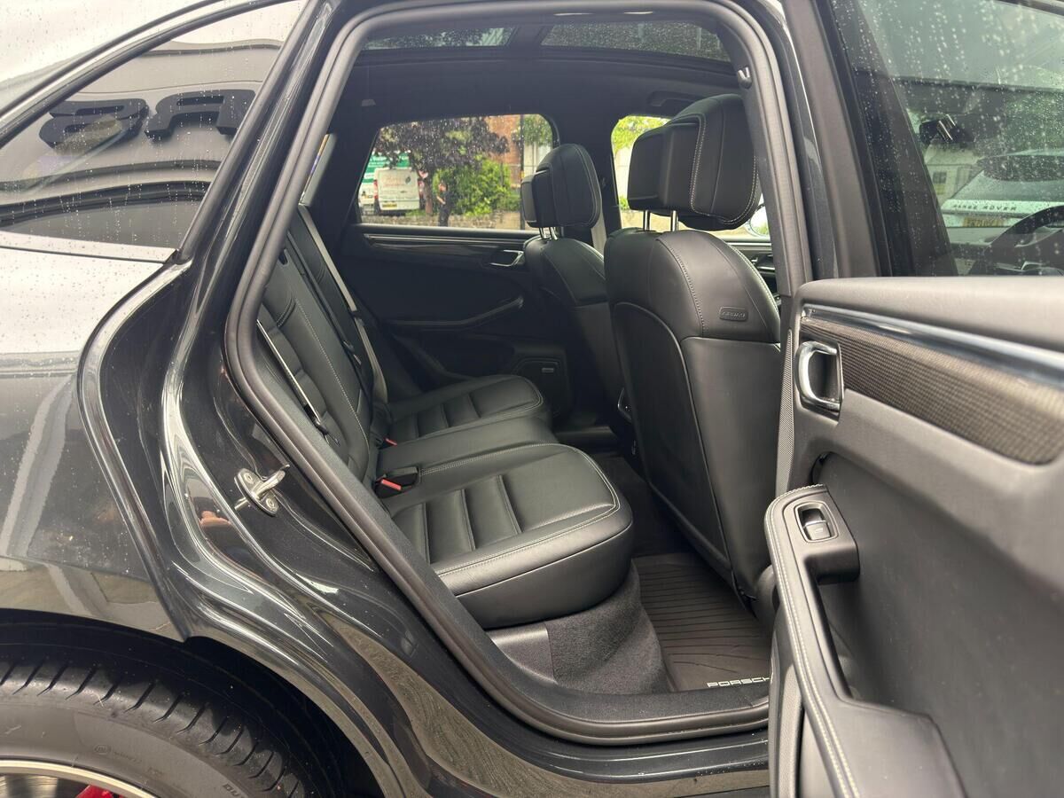 Porsche Macan Macan Gallery Image
