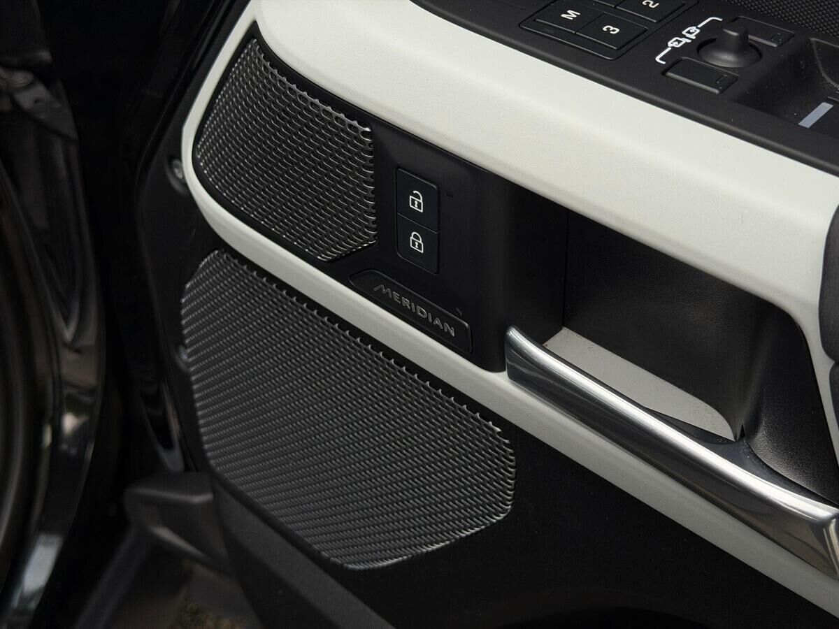 Land Rover Defender 110 Defender 110 Gallery Image