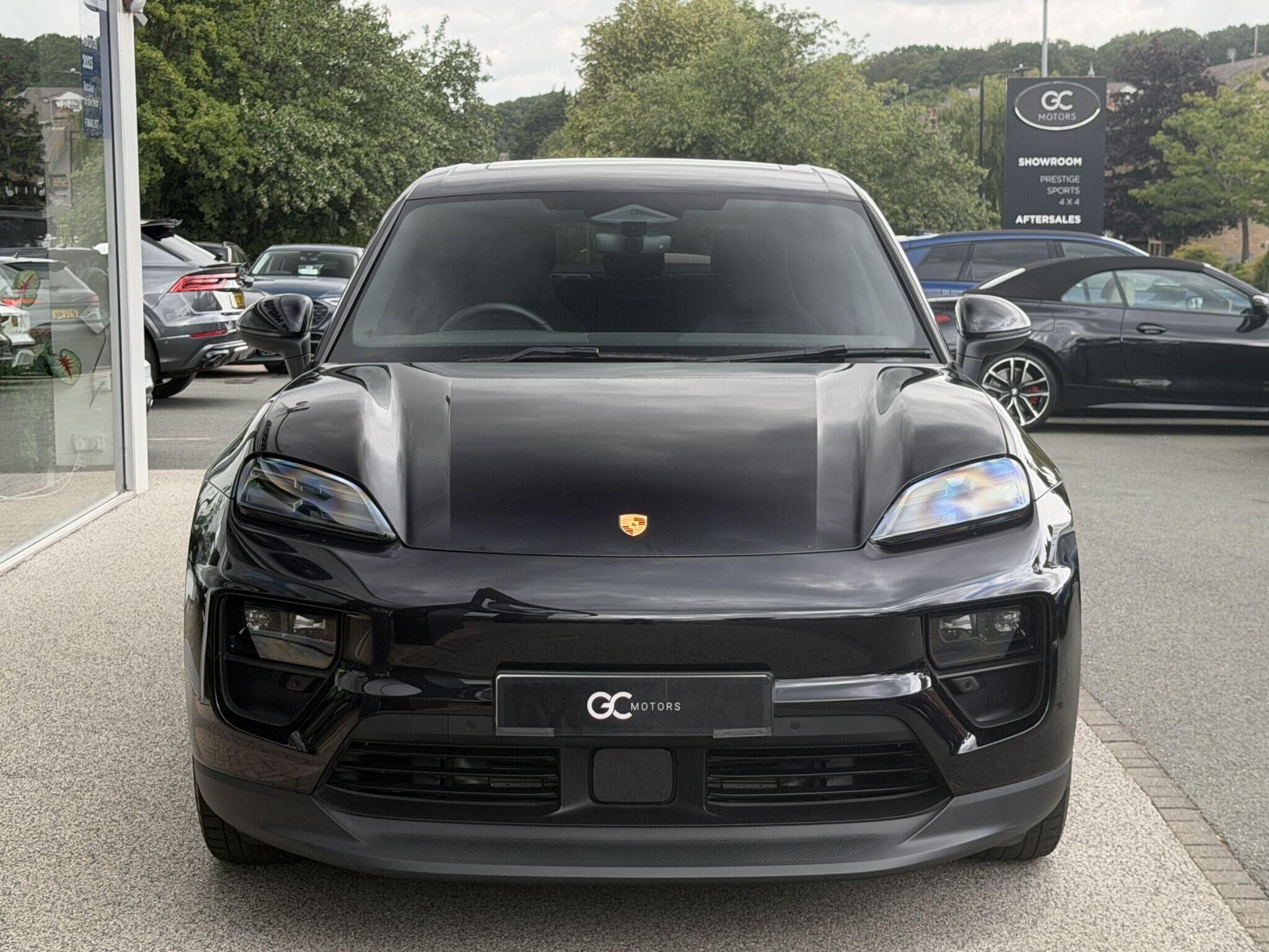 Porsche Macan Macan Gallery Image