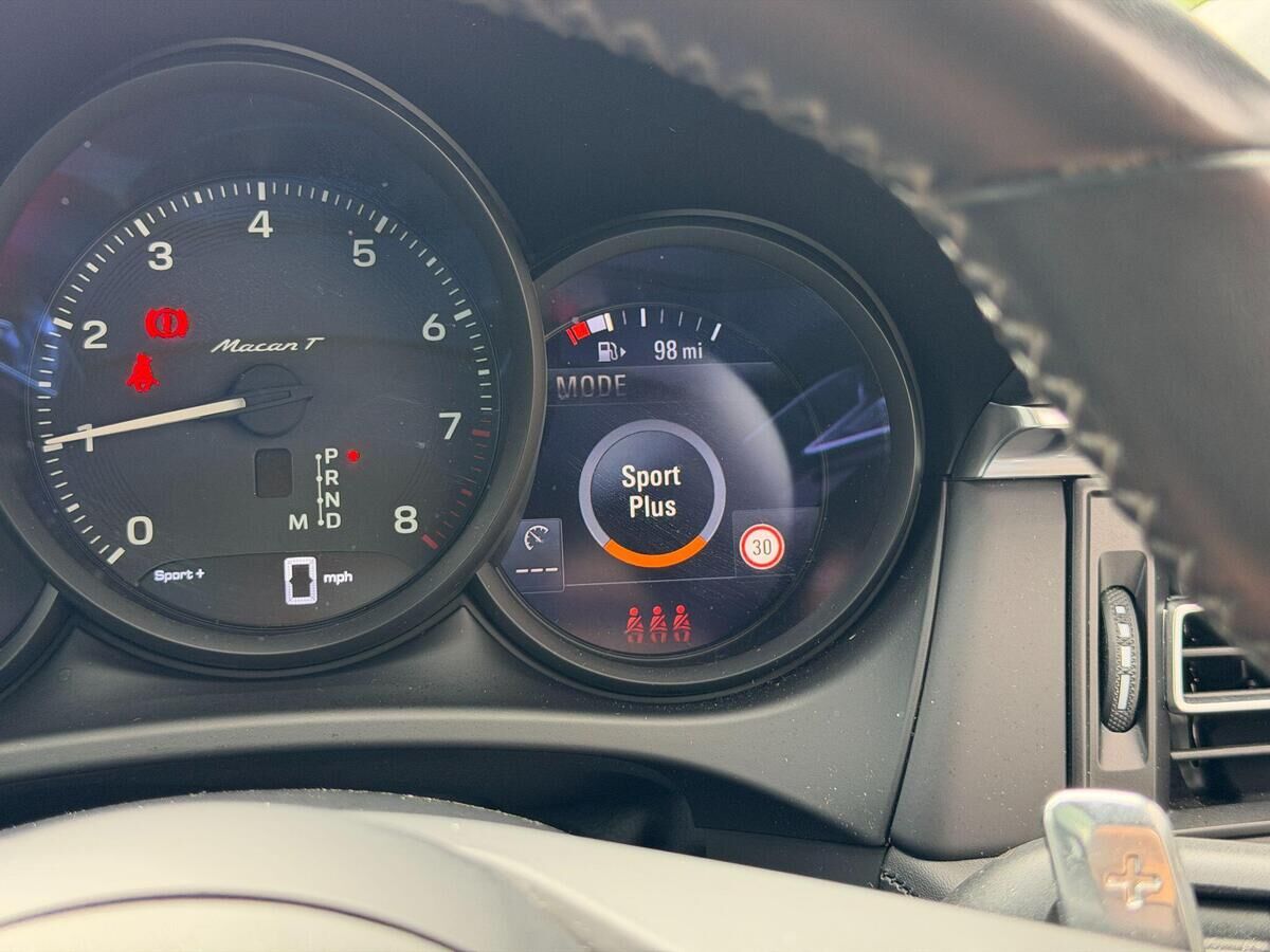 Porsche Macan Macan Gallery Image