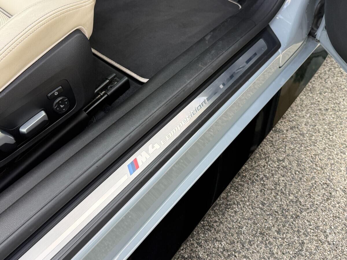 BMW M4 M4 Gallery Image
