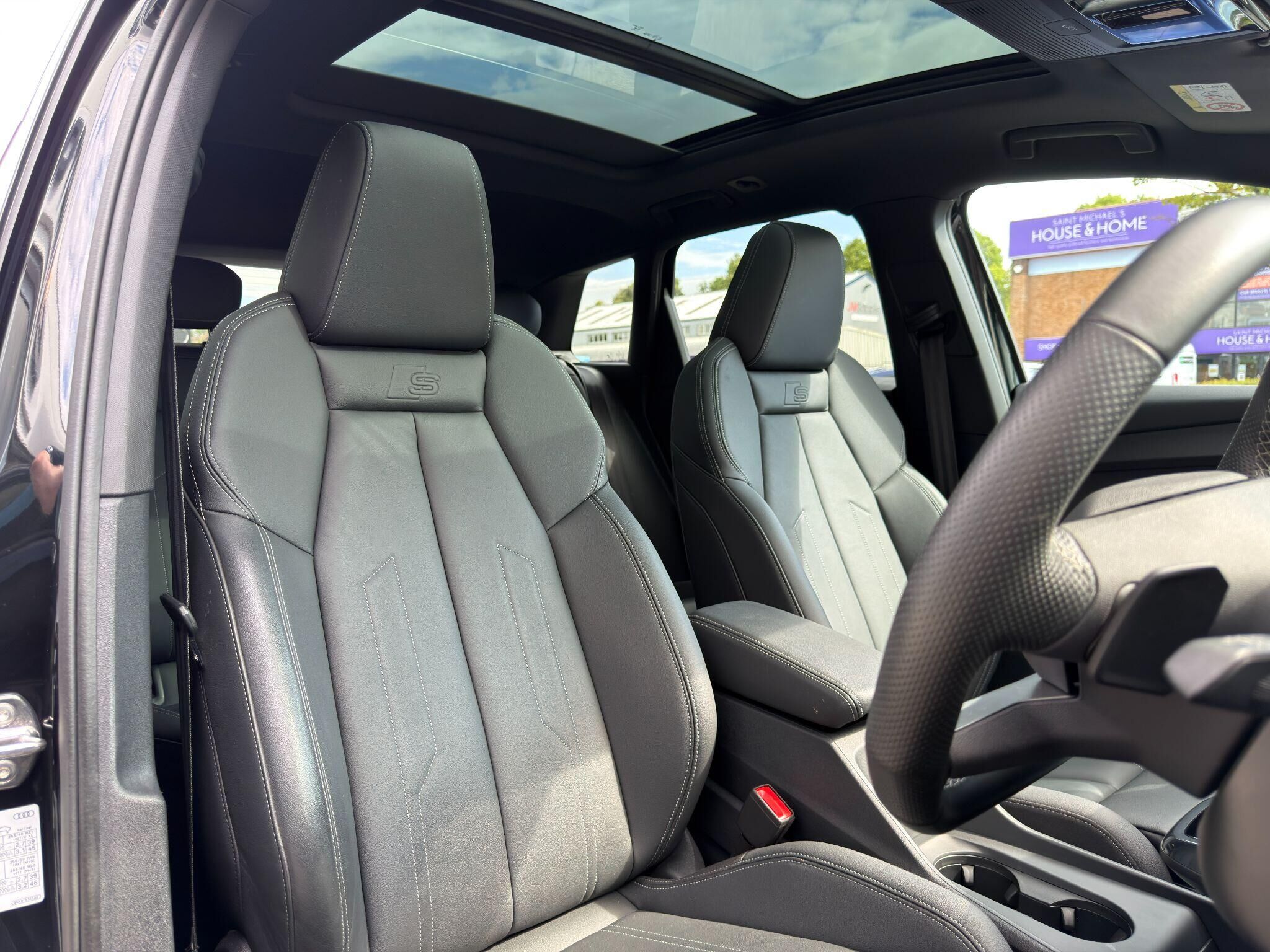 Audi Q4 e-tron Q4 e-tron Gallery Image