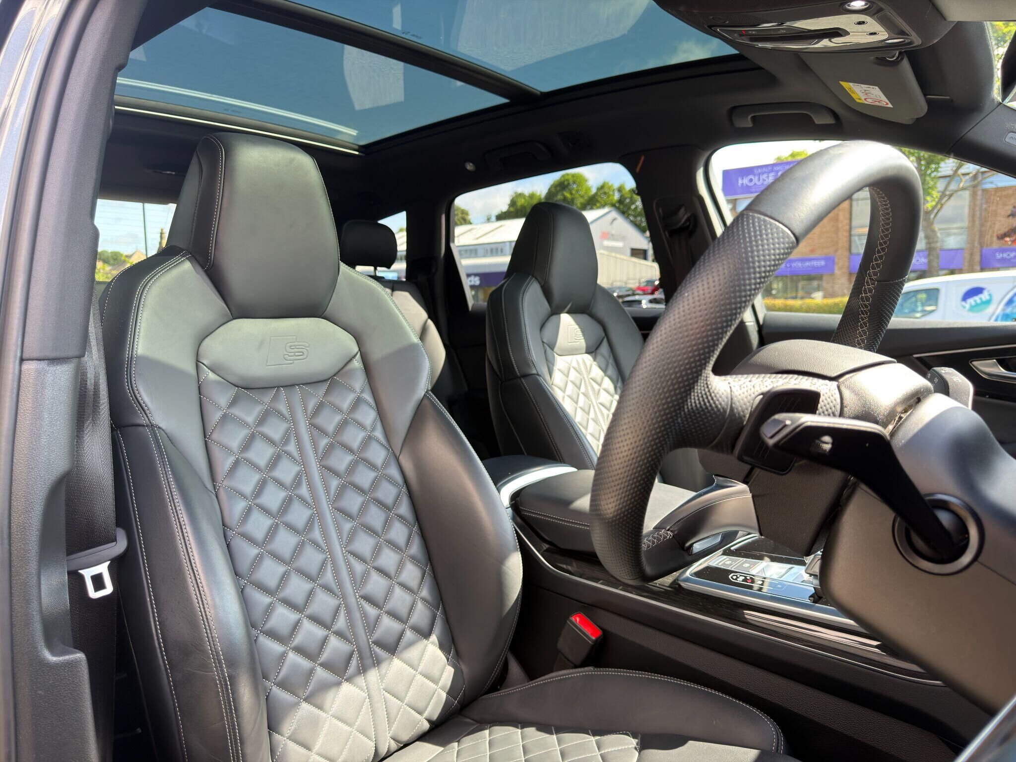 Audi SQ7 SQ7 Gallery Image