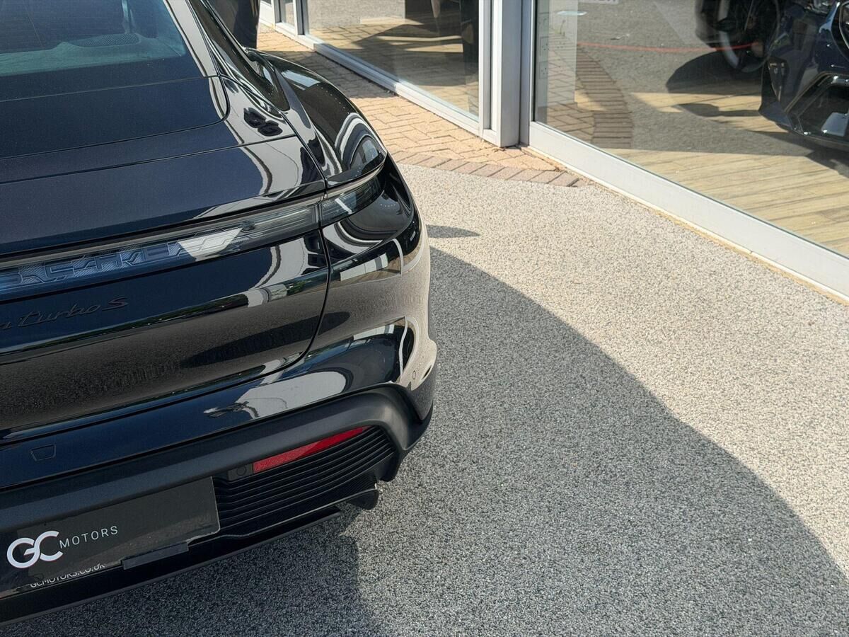 Porsche Taycan Taycan Gallery Image