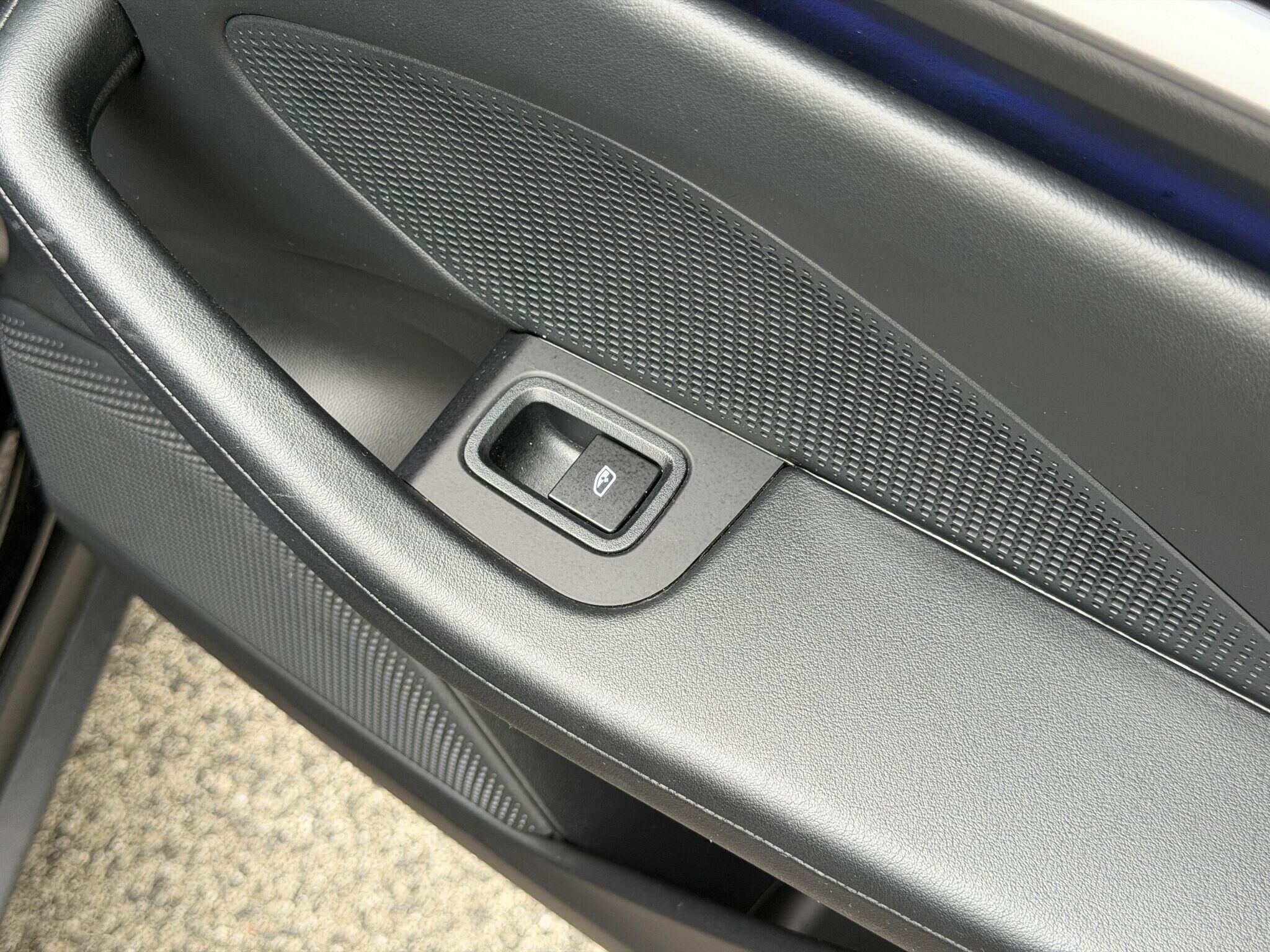 Porsche Macan Macan Gallery Image