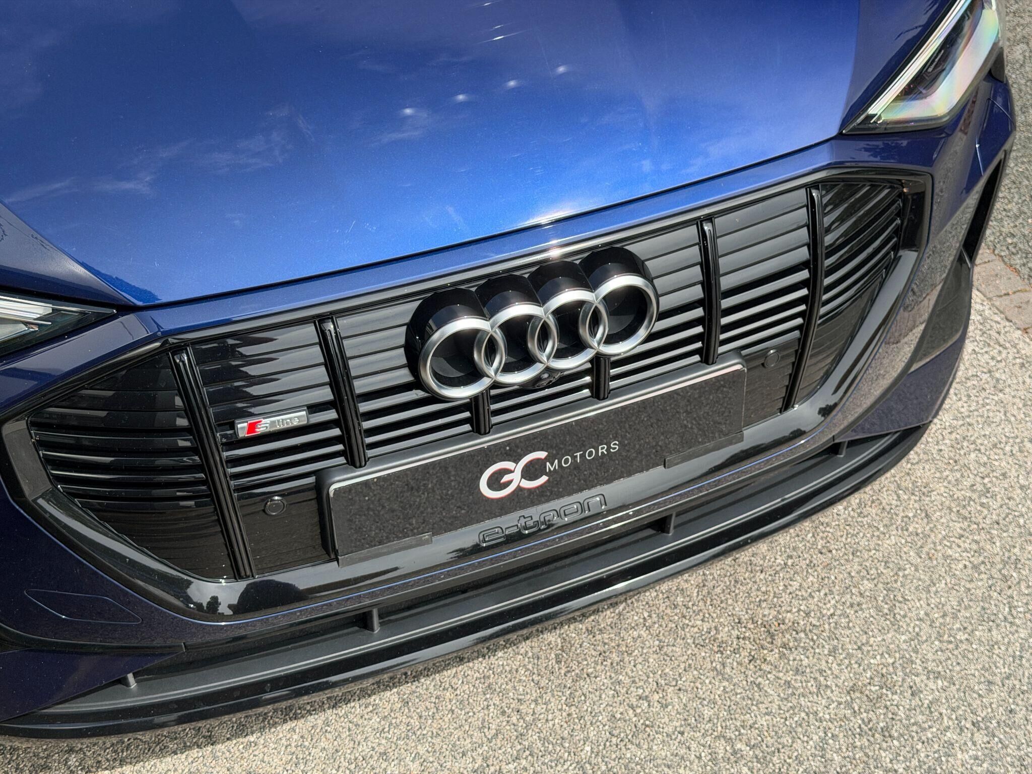 Audi e-tron e-tron Gallery Image