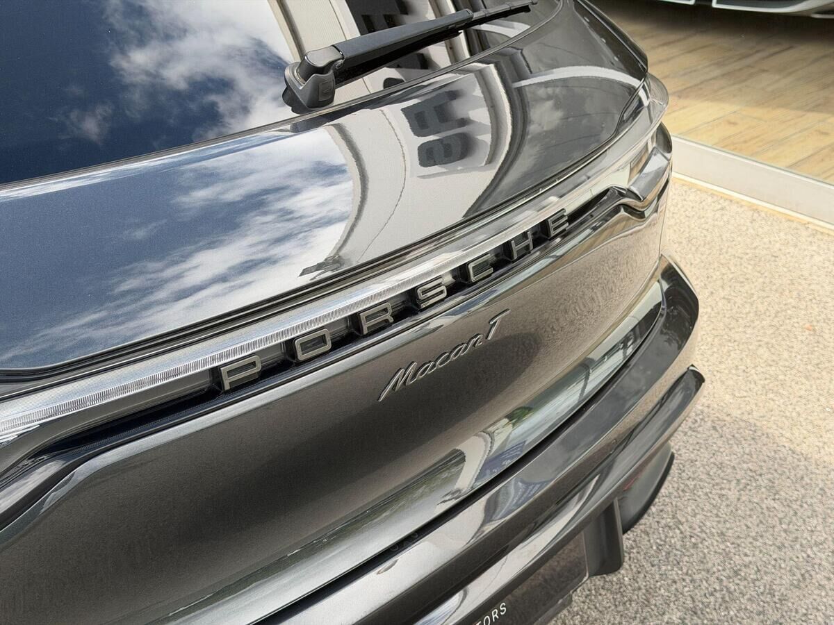 Porsche Macan Macan Gallery Image