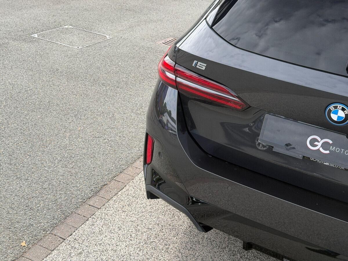 BMW i5 i5 Gallery Image