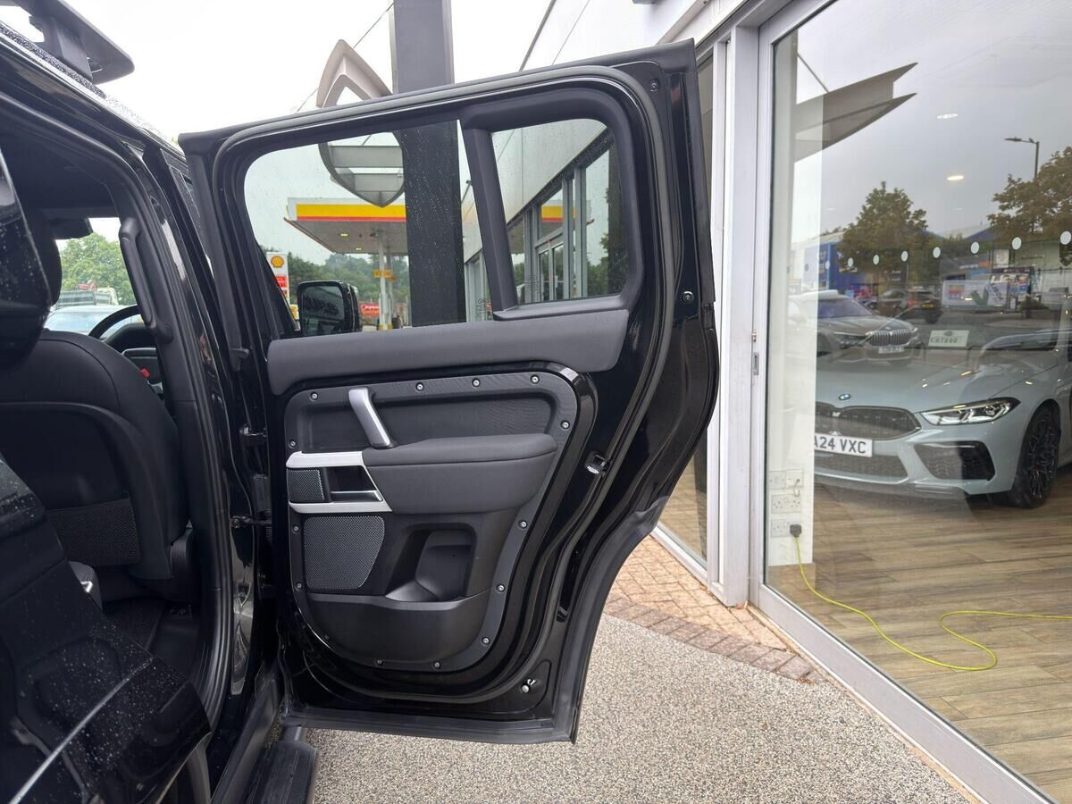 Land Rover Defender 110 Defender 110 Gallery Image