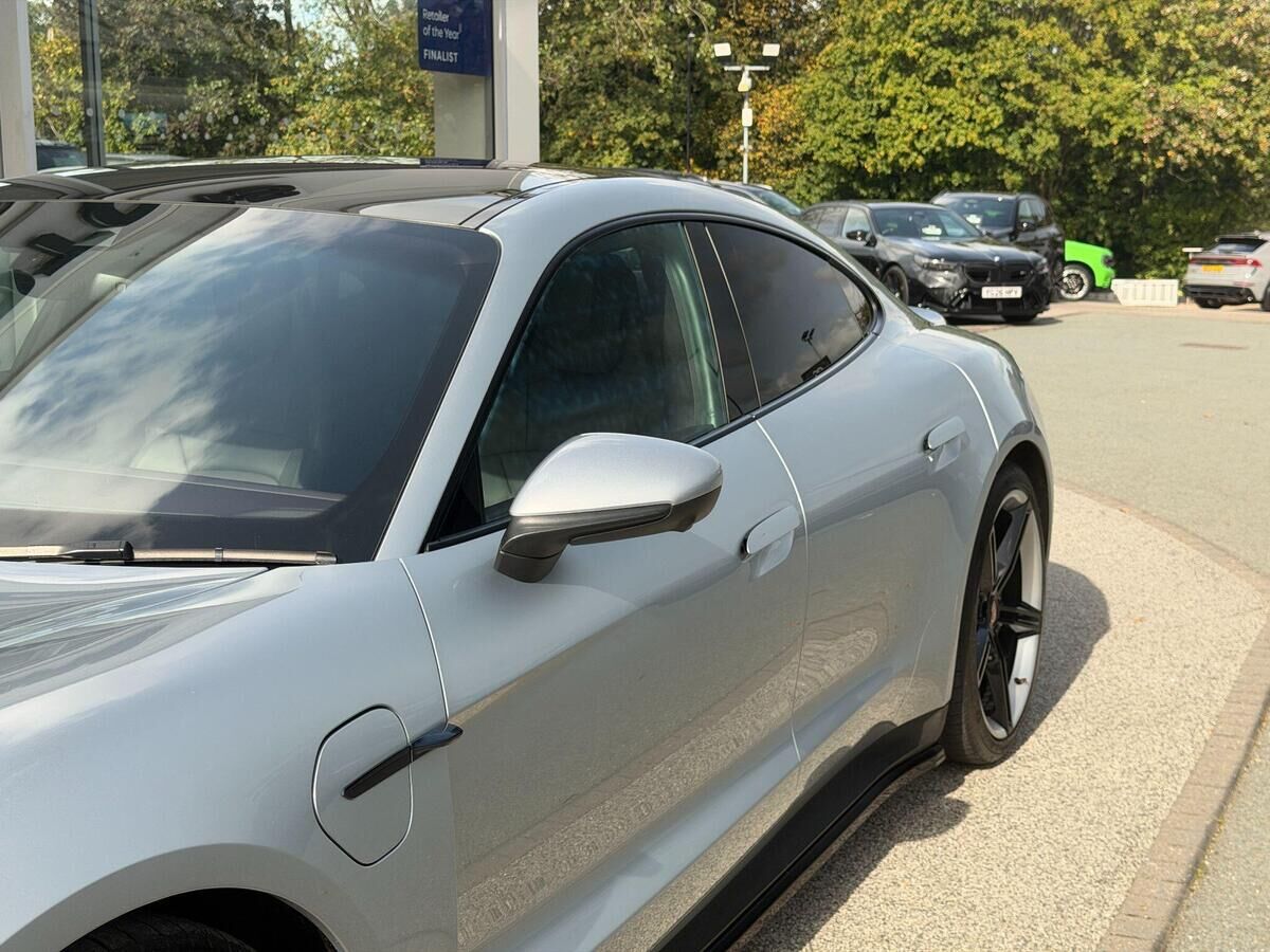 Porsche Taycan Taycan Gallery Image