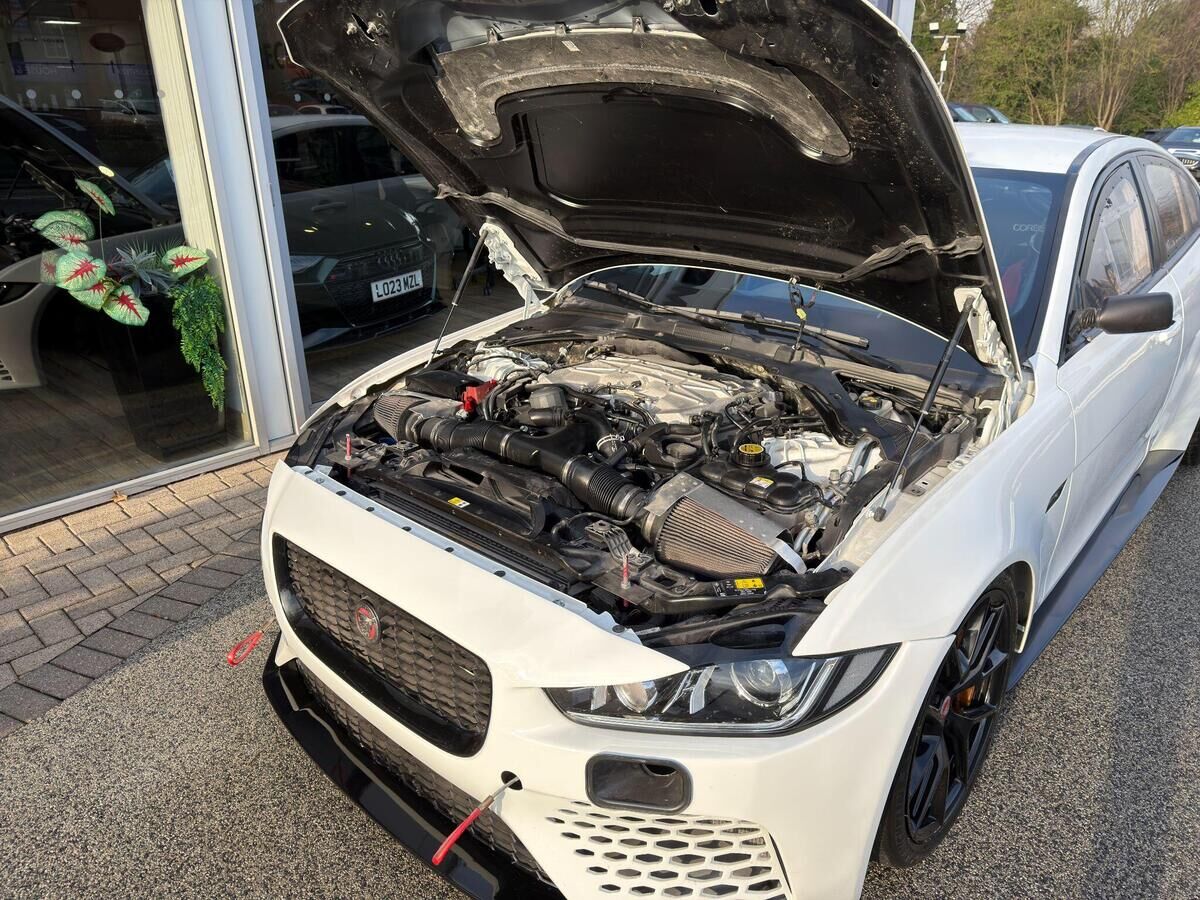 Jaguar XE XE Gallery Image