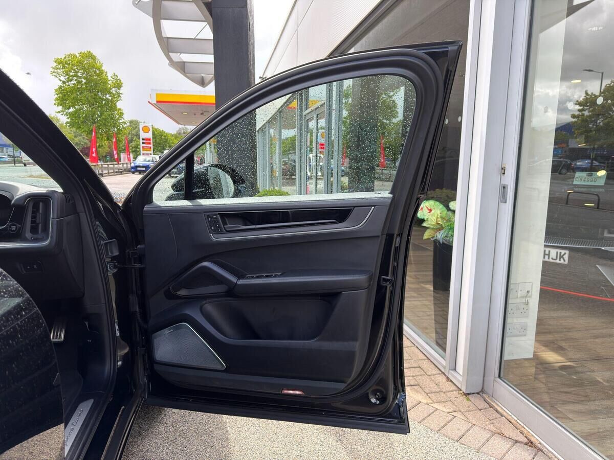 Porsche Cayenne Cayenne Gallery Image