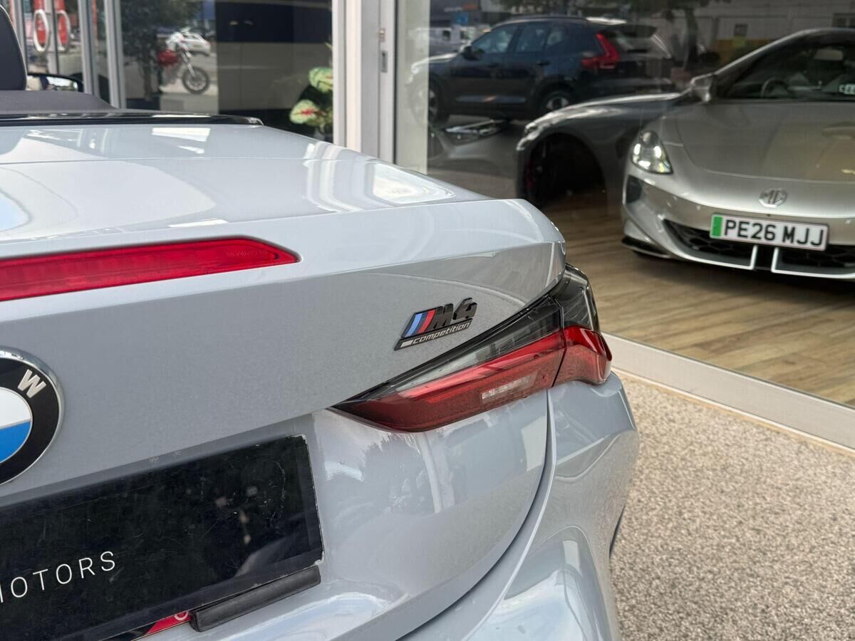 BMW M4 M4 Gallery Image
