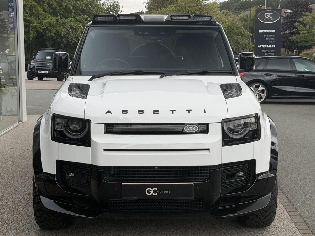 Land Rover Defender 110 Defender 110 Gallery Image
