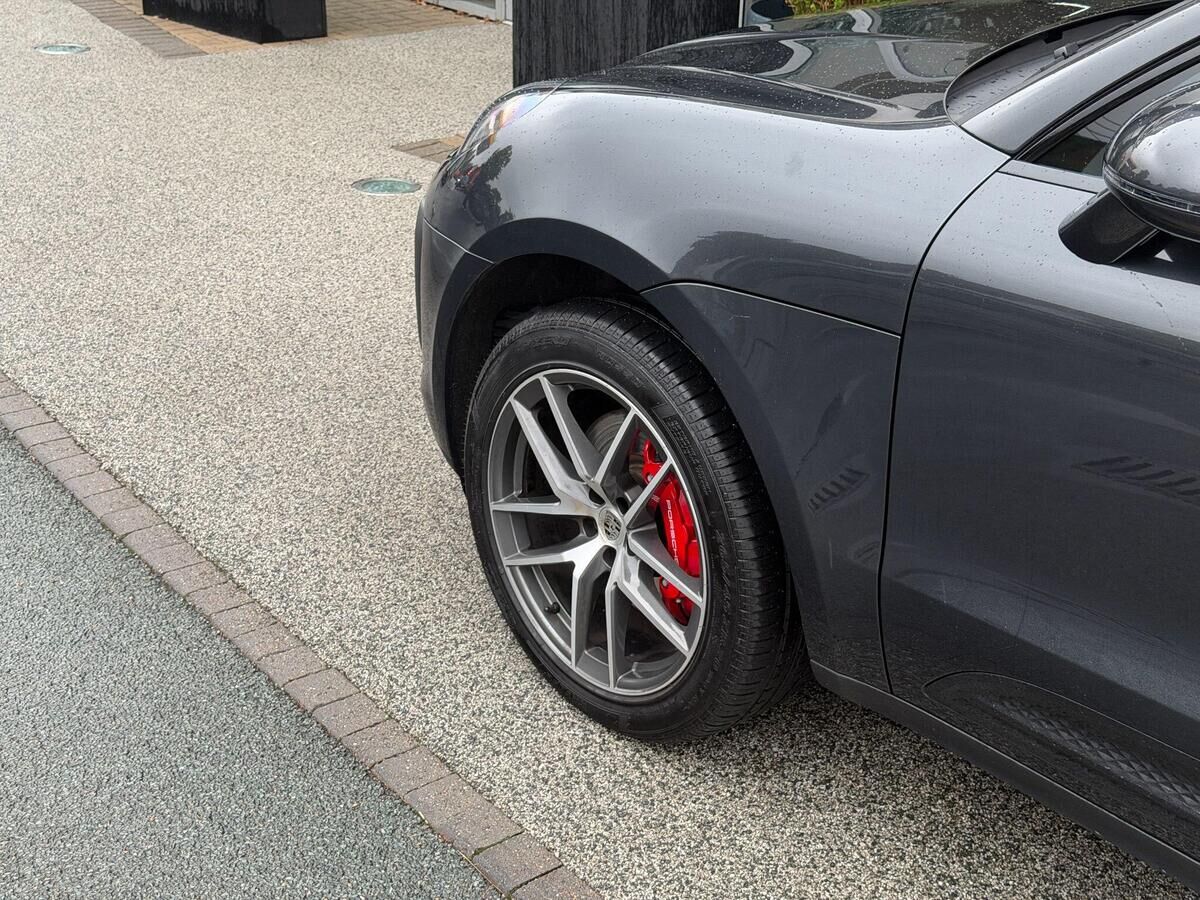 Porsche Macan Macan Gallery Image