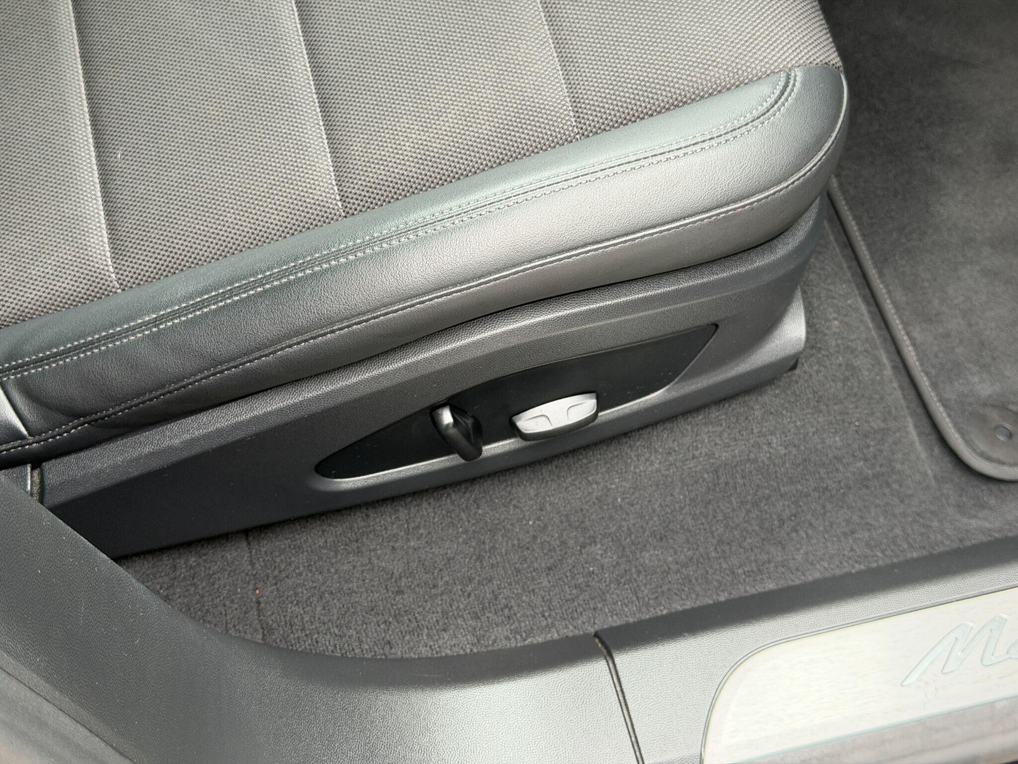 Porsche Macan Macan Gallery Image