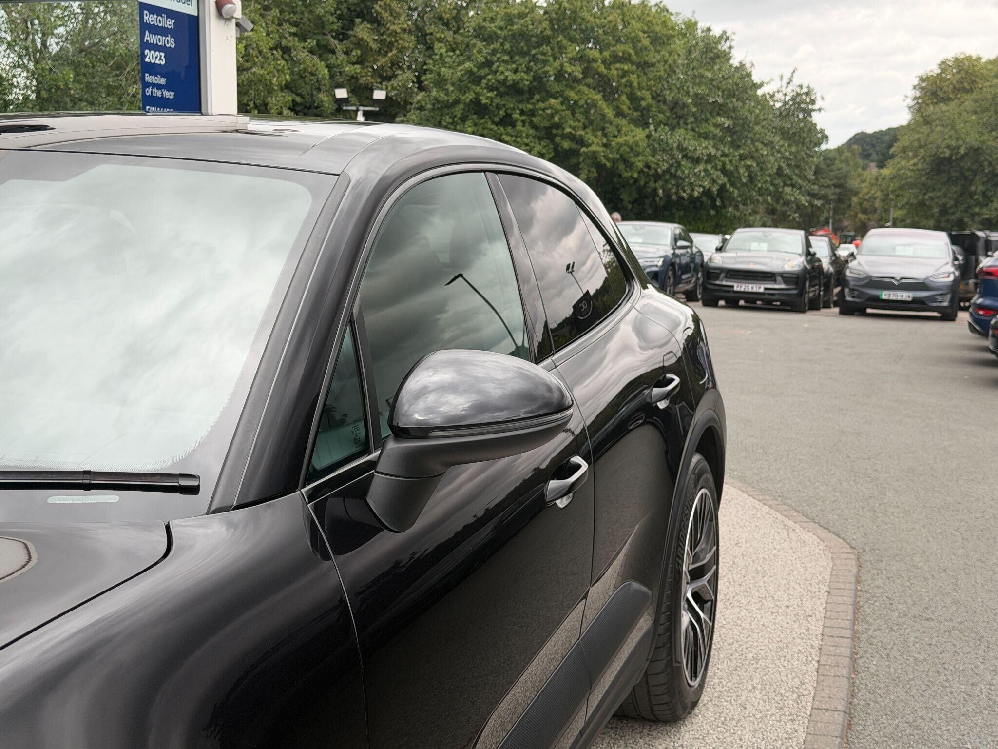 Porsche Macan Macan Gallery Image