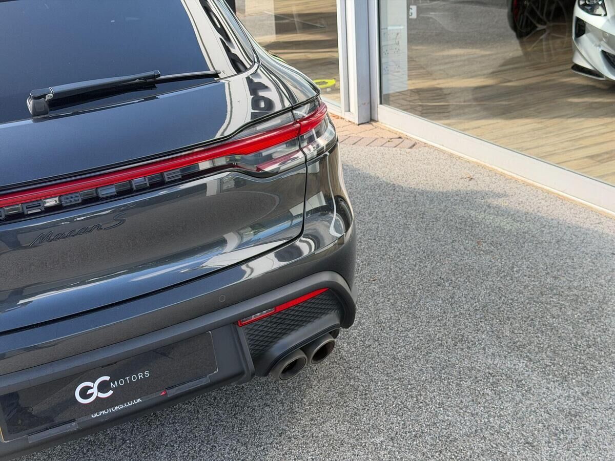 Porsche Macan Macan Gallery Image