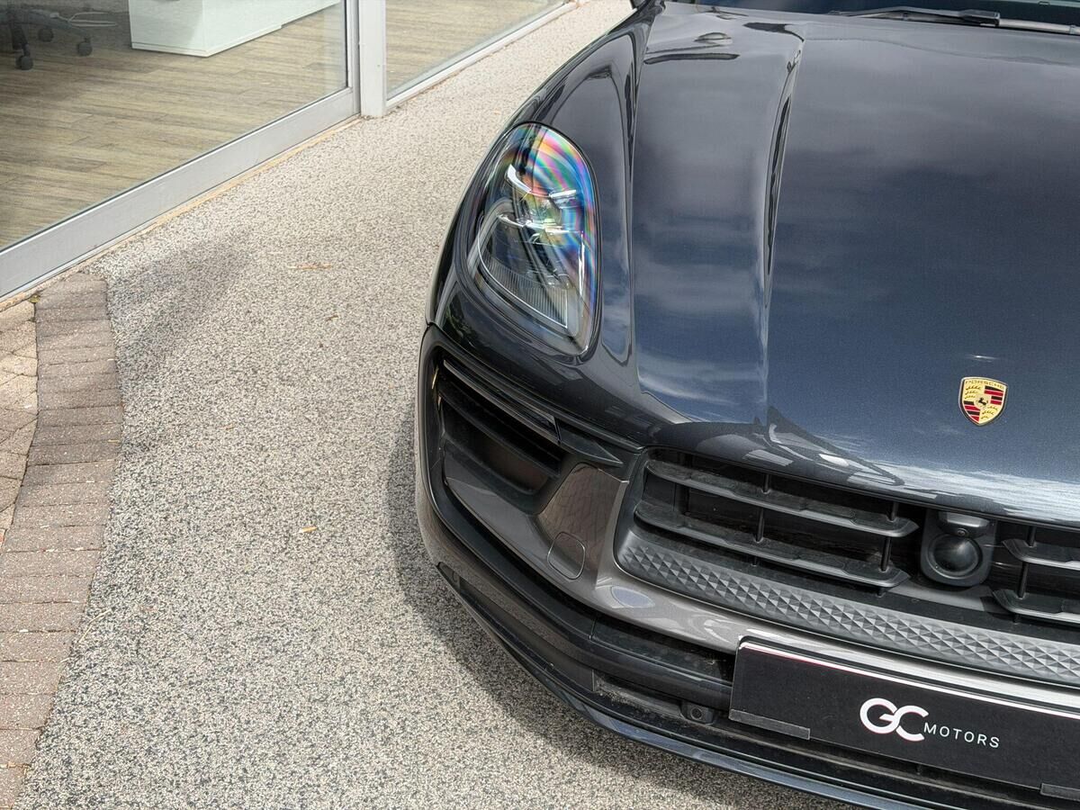Porsche Macan Macan Gallery Image