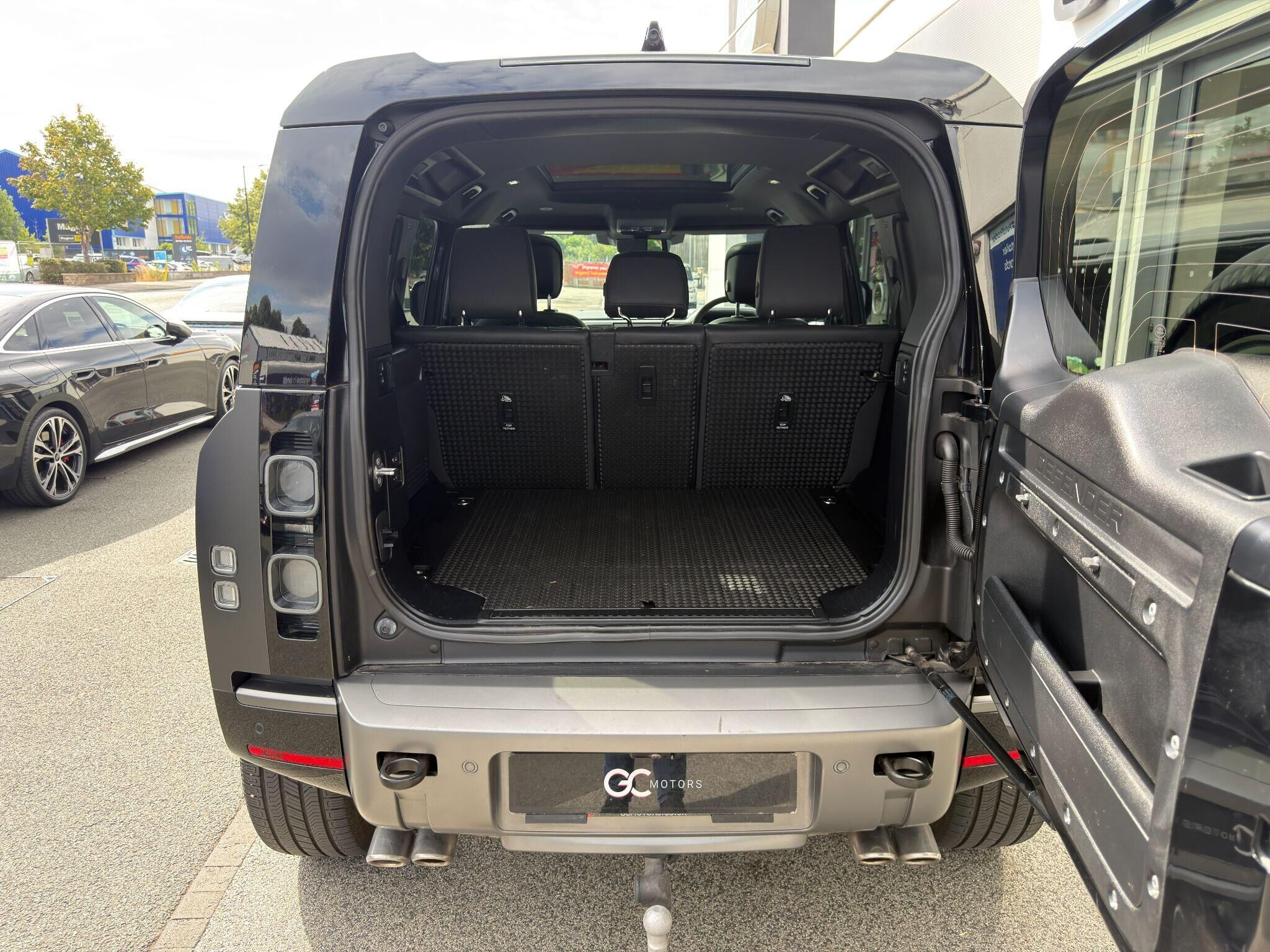 Land Rover Defender 110 Defender 110 Gallery Image