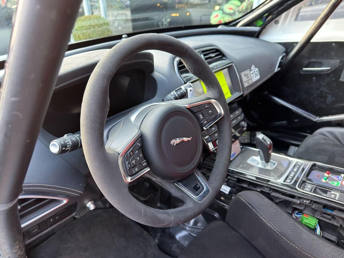 Jaguar XE XE Gallery Image