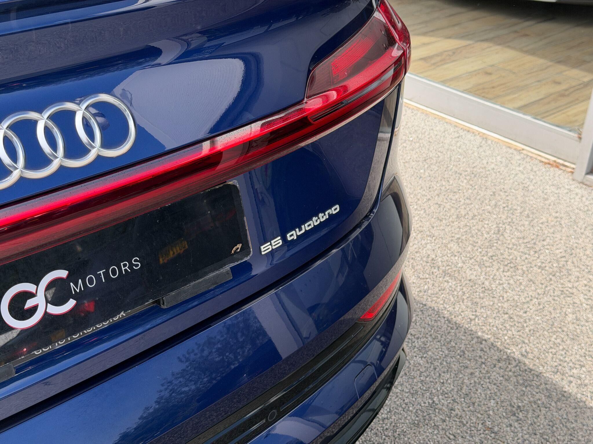 Audi e-tron e-tron Gallery Image