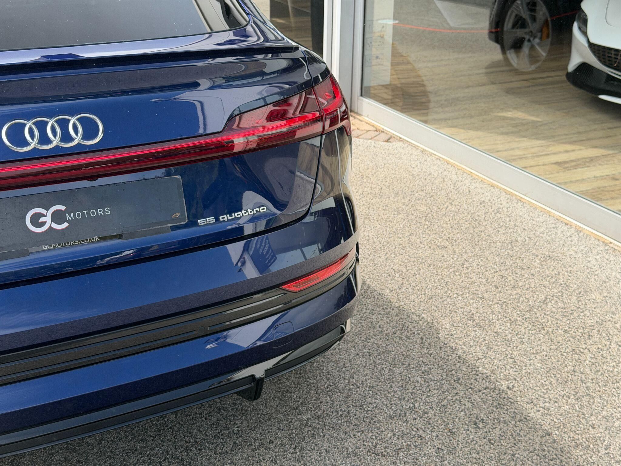 Audi e-tron e-tron Gallery Image