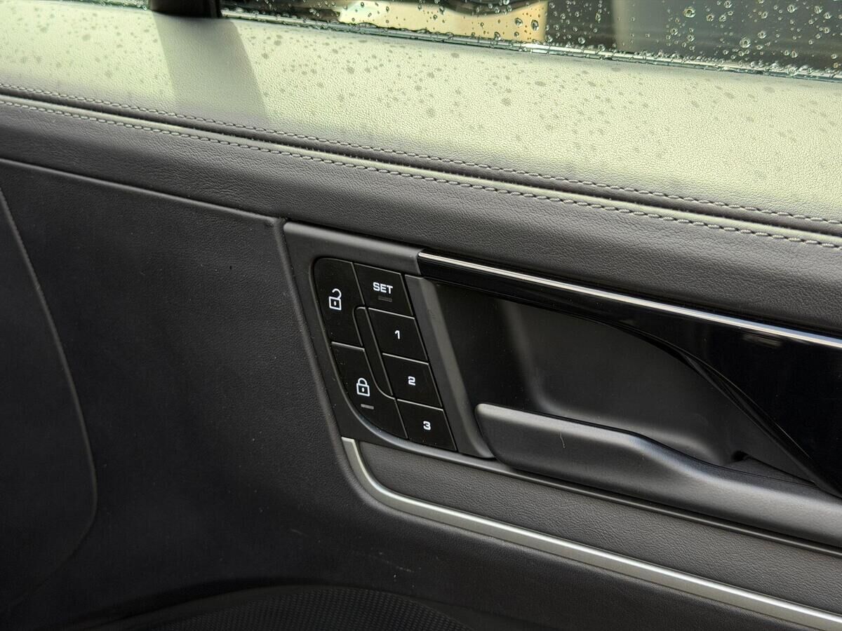 Porsche Cayenne Cayenne Gallery Image