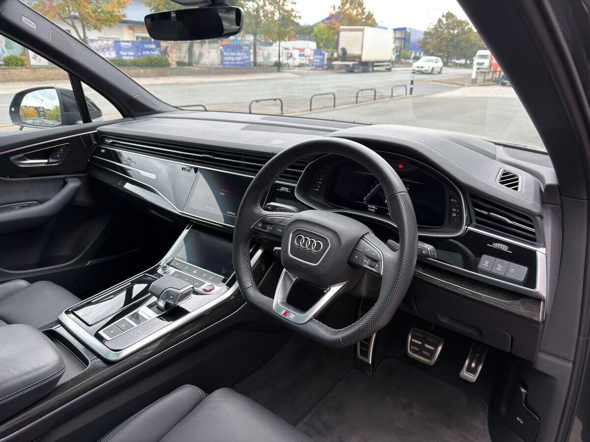 Audi SQ7 SQ7 Gallery Image
